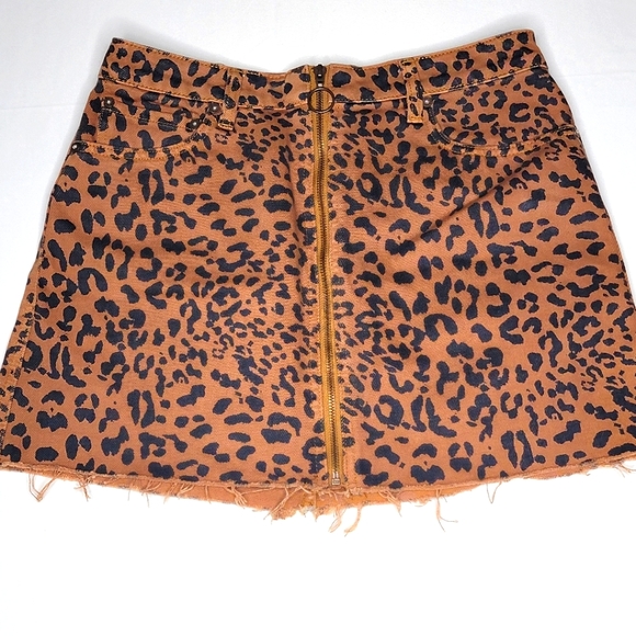 Free People Animal Print Front Zip Mini Size 30 #430 - Picture 1 of 7